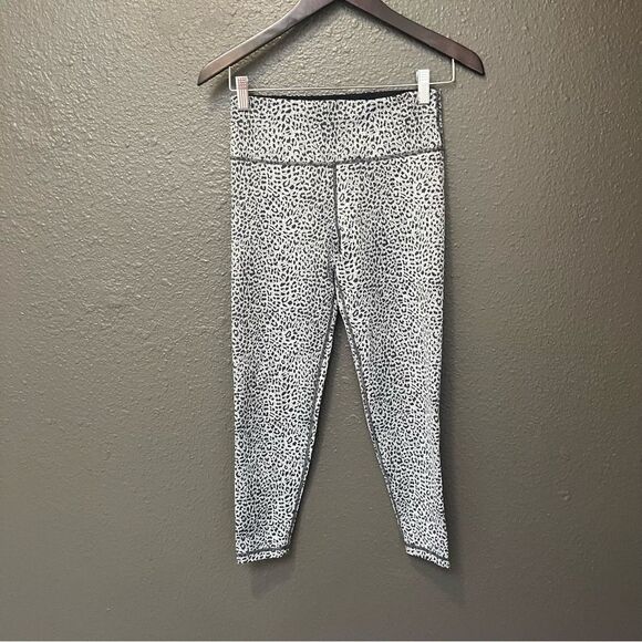 Sweaty Betty, Flatter Me Cheetah Print Leggings Black Gray, 7/8 length - Picture 2 of 11